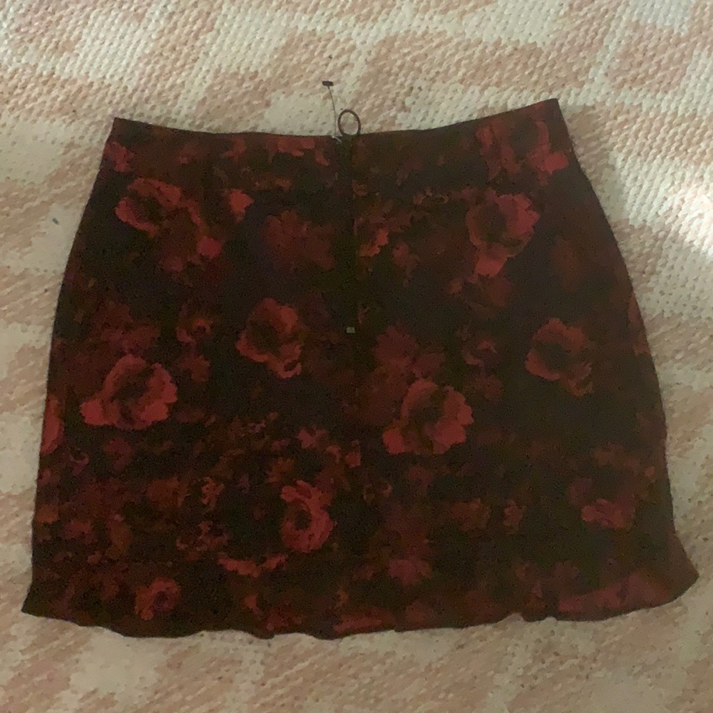 Flower pattern mini skirt